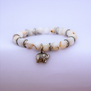 Bracelet « Elégance » en coquillage naturel - Charm éléphant argenté