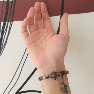 Bracelet "Chance & Calme" en agate rubanée - Tortue bronze