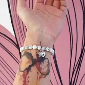 Bracelet "Bien-être & Confiance" en howlite - Charm plat éléphant argenté