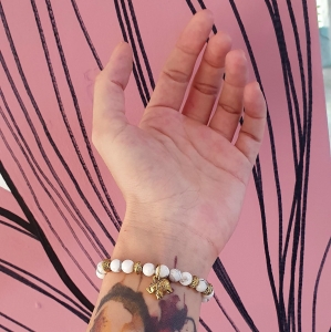 Bracelet "Bien-être & Confiance" en howlite - Charm éléphant doré